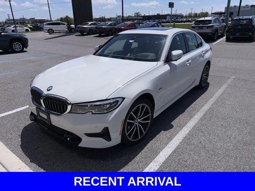 Alpine White 2022 BMW 330e xDrive