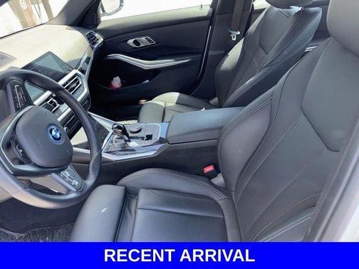 Alpine White 2022 BMW 330e xDrive