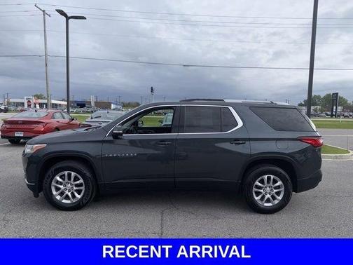 Graphite Metallic 2018 Chevrolet Traverse LT Cloth