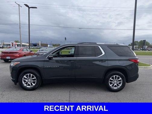 Graphite Metallic 2018 Chevrolet Traverse LT Cloth