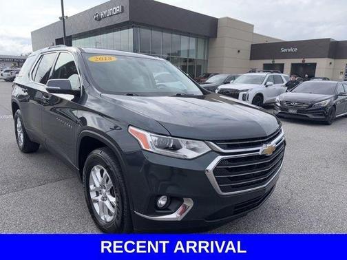 Graphite Metallic 2018 Chevrolet Traverse LT Cloth