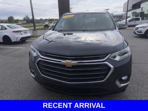 Graphite Metallic 2018 Chevrolet Traverse LT Cloth