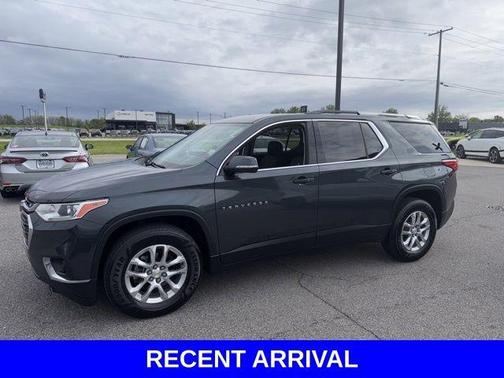 Graphite Metallic 2018 Chevrolet Traverse LT Cloth