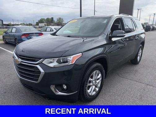 Graphite Metallic 2018 Chevrolet Traverse LT Cloth