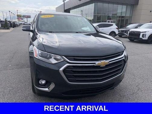Graphite Metallic 2018 Chevrolet Traverse LT Cloth