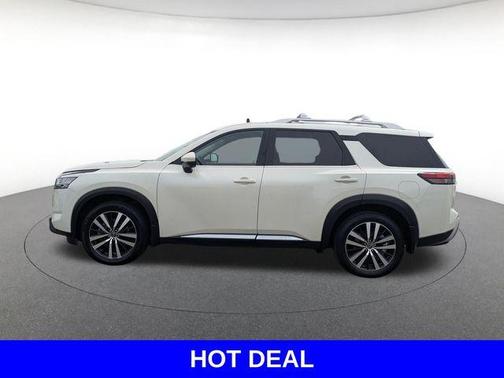 White 2023 Nissan Pathfinder Platinum