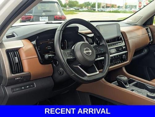White 2023 Nissan Pathfinder Platinum