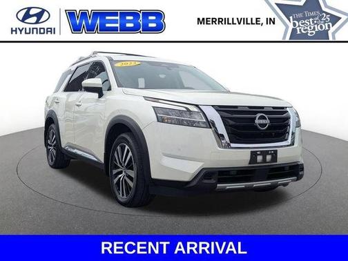 White 2023 Nissan Pathfinder Platinum