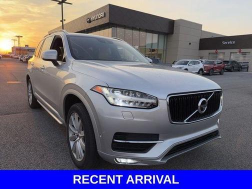 Bright Silver Metallic 2017 Volvo XC90 T6 Momentum