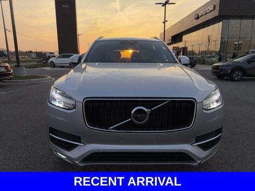 Bright Silver Metallic 2017 Volvo XC90 T6 Momentum