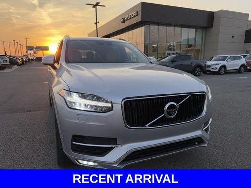 Bright Silver Metallic 2017 Volvo XC90 T6 Momentum
