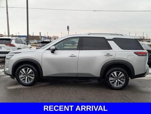 2025 Nissan Pathfinder SL