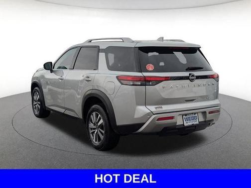 2025 Nissan Pathfinder SL