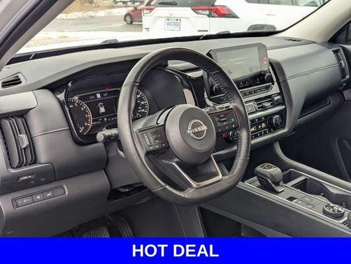 2025 Nissan Pathfinder SL