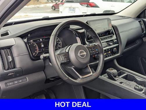 2025 Nissan Pathfinder SL