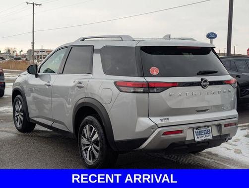 2025 Nissan Pathfinder SL