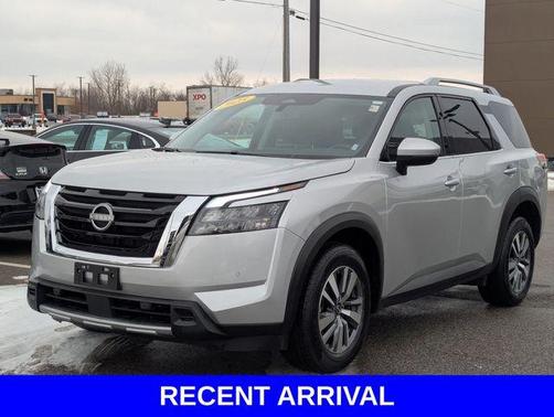 2025 Nissan Pathfinder SL