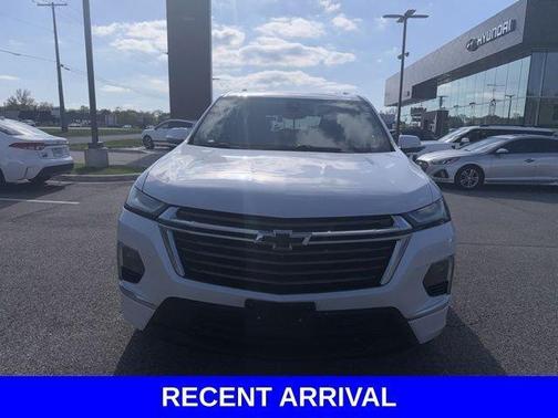 Iridescent Pearl Tricoat 2023 Chevrolet Traverse High Country