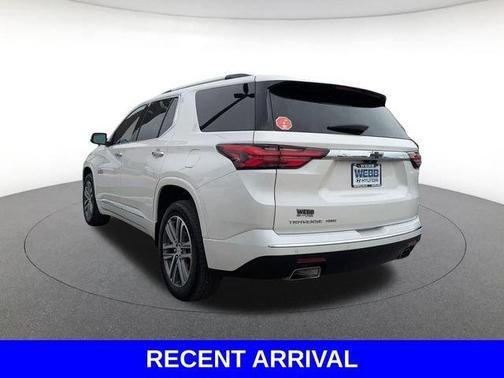 Iridescent Pearl Tricoat 2023 Chevrolet Traverse High Country