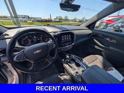 Iridescent Pearl Tricoat 2023 Chevrolet Traverse High Country