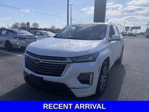 Iridescent Pearl Tricoat 2023 Chevrolet Traverse High Country