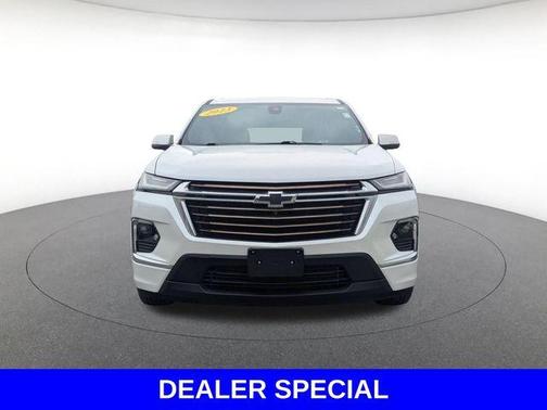 Iridescent Pearl Tricoat 2023 Chevrolet Traverse High Country