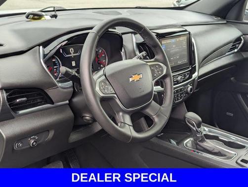 Iridescent Pearl Tricoat 2023 Chevrolet Traverse High Country