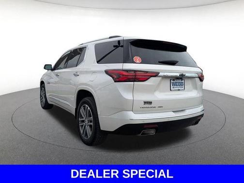 Iridescent Pearl Tricoat 2023 Chevrolet Traverse High Country