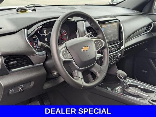 Iridescent Pearl Tricoat 2023 Chevrolet Traverse High Country