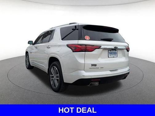Iridescent Pearl Tricoat 2023 Chevrolet Traverse High Country