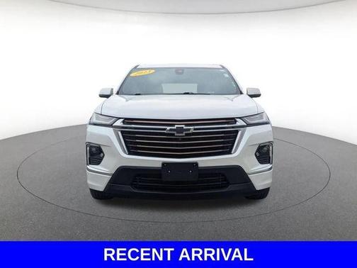 Iridescent Pearl Tricoat 2023 Chevrolet Traverse High Country