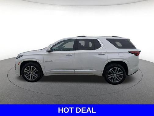 Iridescent Pearl Tricoat 2023 Chevrolet Traverse High Country