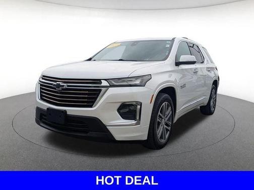 Iridescent Pearl Tricoat 2023 Chevrolet Traverse High Country
