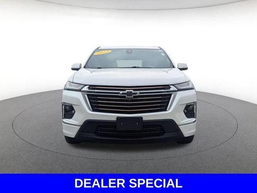 Iridescent Pearl Tricoat 2023 Chevrolet Traverse High Country