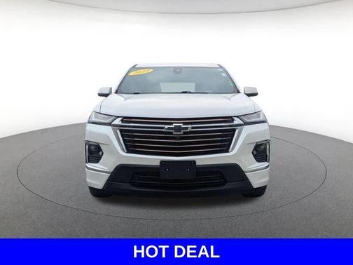 Iridescent Pearl Tricoat 2023 Chevrolet Traverse High Country