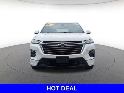 Iridescent Pearl Tricoat 2023 Chevrolet Traverse High Country