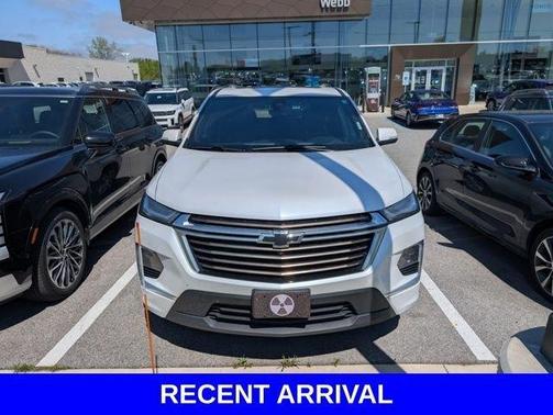 Iridescent Pearl Tricoat 2023 Chevrolet Traverse High Country