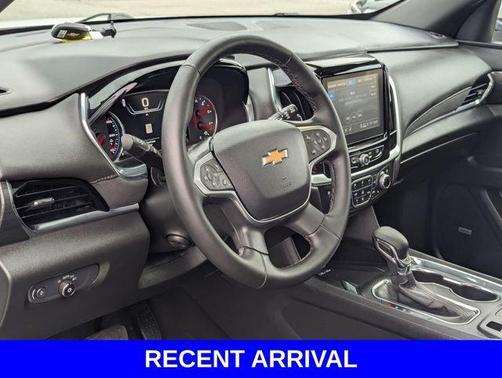 Iridescent Pearl Tricoat 2023 Chevrolet Traverse High Country
