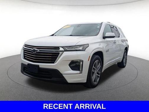 Iridescent Pearl Tricoat 2023 Chevrolet Traverse High Country