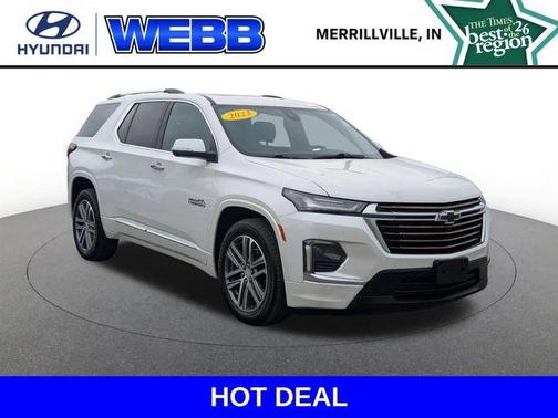 Iridescent Pearl Tricoat 2023 Chevrolet Traverse High Country