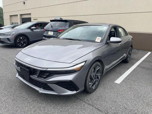 2025 Hyundai ELANTRA Limited