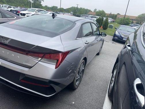 2025 Hyundai ELANTRA Limited