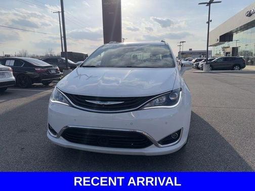 Bright White Clearcoat 2018 Chrysler Pacifica Hybrid Limited