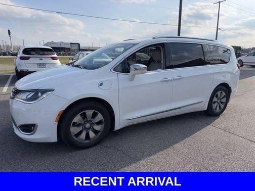 Bright White Clearcoat 2018 Chrysler Pacifica Hybrid Limited