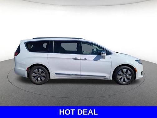 Bright White Clearcoat 2018 Chrysler Pacifica Hybrid Limited