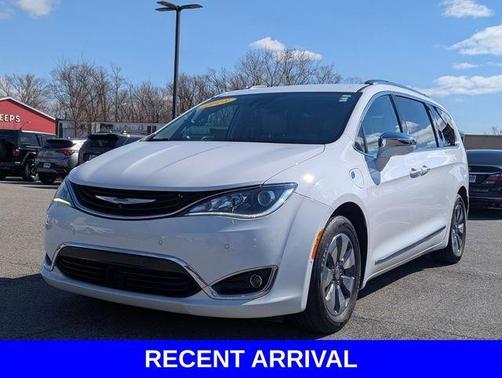 Bright White Clearcoat 2018 Chrysler Pacifica Hybrid Limited