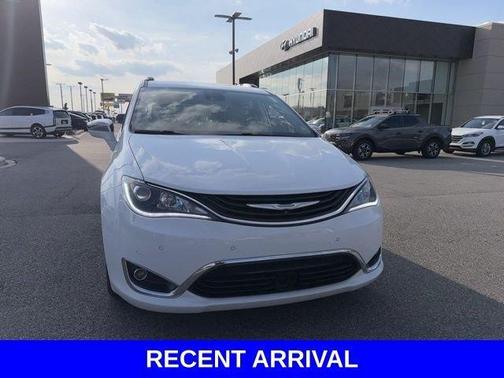 Bright White Clearcoat 2018 Chrysler Pacifica Hybrid Limited