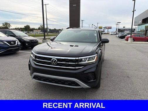 Deep Black Pearl Effect 2023 Volkswagen Atlas 2.0T SE