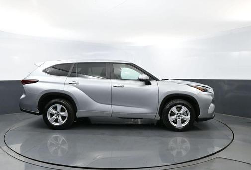 Celestial Silver Metallic 2025 Toyota Highlander LE