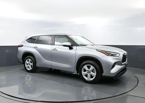 Celestial Silver Metallic 2025 Toyota Highlander LE